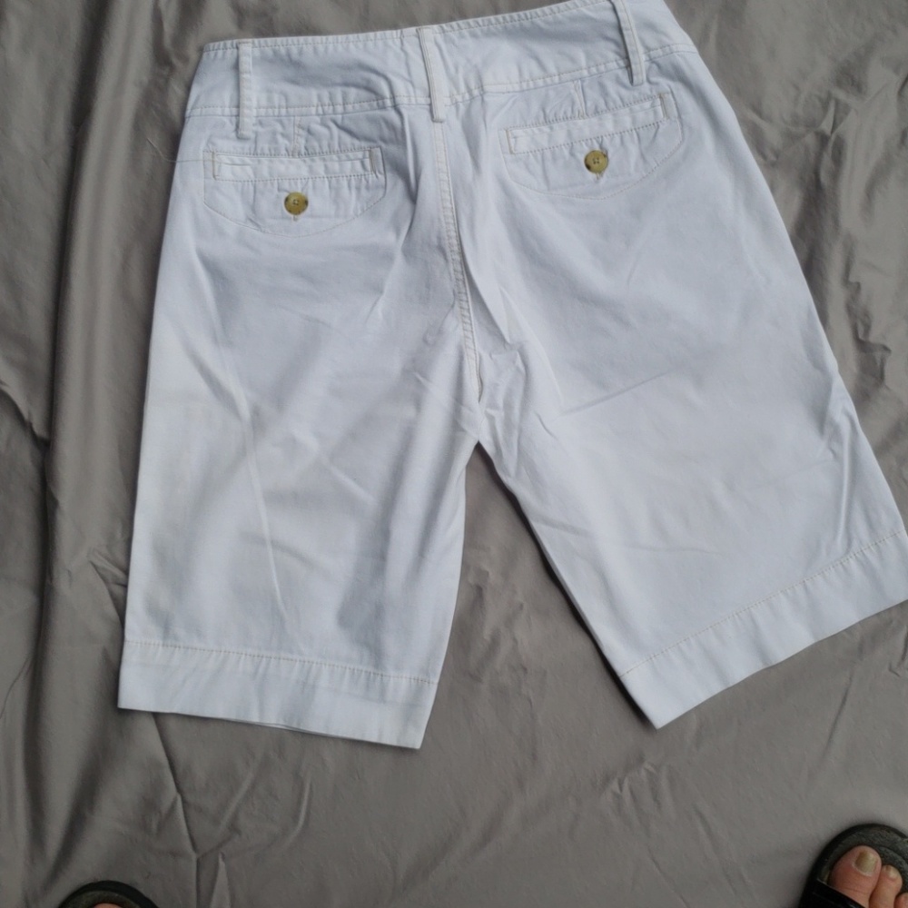 Size 6 Eddie Bauer shorts - Picture 2 of 4